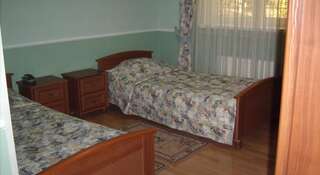 Гостиница Катюша Отель Сочи Двухместный номер с 1 кроватью или 2 отдельными кроватями-1